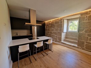 Réfrigérateur, micro-ondes, four, lave-vaisselle