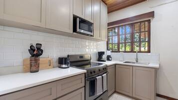 Fridge, microwave, oven, coffee/tea maker