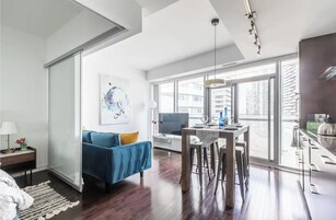 Economy Room, 1 Queen Bed, City View | Living area | 55-inch Smart TV with premium channels