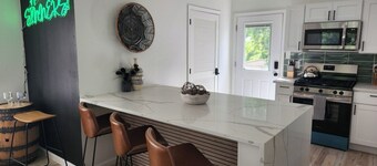 Whiskey Rose AC | Élégant + Table de billard