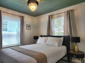 3 slaapkamers, een strijkplank/strijkijzer, wifi, beddengoed