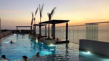 4 udendørs pools, åben fra kl. 09.00 til kl. 20.00, gratis hytter