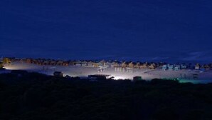 A coastal hotel with a beach view, multiple rooms, and a swimming pool. - Horizon Marin in Raf Raf (Raf Raf)