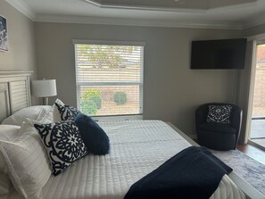 2 bedrooms, iron/ironing board, WiFi, bed sheets - Exceptional 2 bed 2 bath villa with golf cart, grill & bikes in The Villages, FL (The Villages)