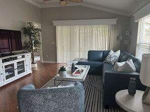 Smart TV - Exceptional 2 bed 2 bath villa with golf cart, grill & bikes in The Villages, FL (The Villages)