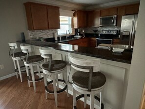 Cookware/dishes/utensils - Exceptional 2 bed 2 bath villa with golf cart, grill & bikes in The Villages, FL (The Villages)