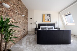 3 quartos, acesso à internet, roupa de cama