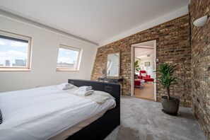 2 quartos, acesso à internet, roupa de cama