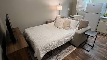 1 bedroom, WiFi, bed sheets