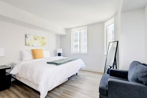 Apartamento clásico, vistas a la ciudad | Baño | Secador de pelo, toallas, jabón y champú