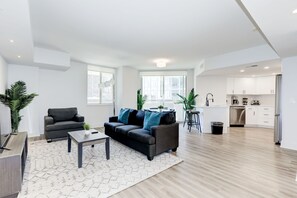 Apartamento superior, vistas a la ciudad | Zona de estar