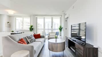 Appartement Luxe, vue ville | 2 chambres, literie de qualité supérieure, fer et planche à repasser