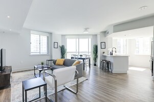Comfort Apartment, City View | Living area