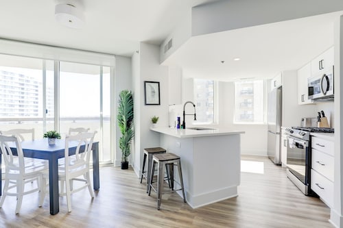 Elegant 2BR Apartment - Minutes to D.C.