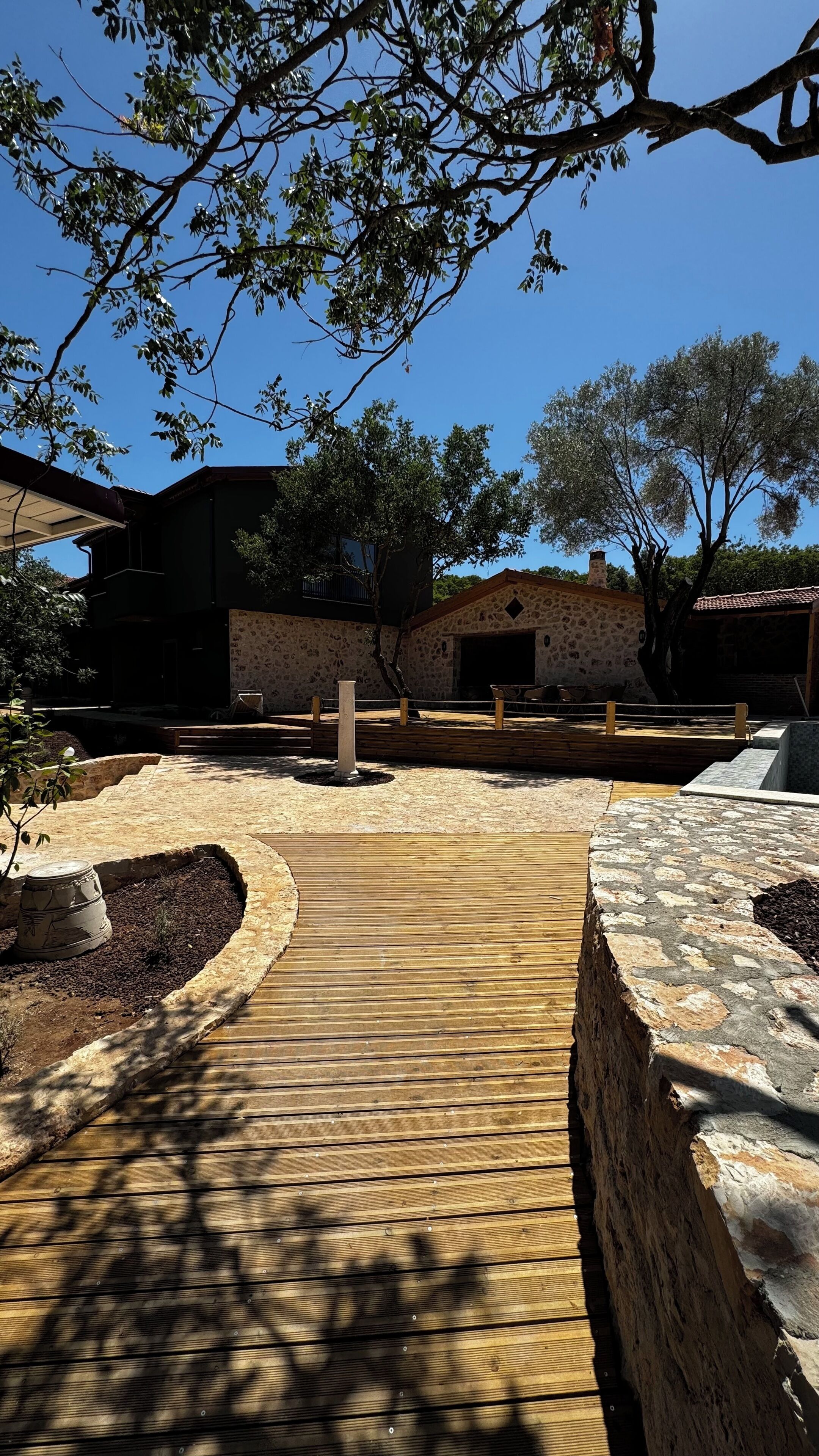 المنشأة من الخارج