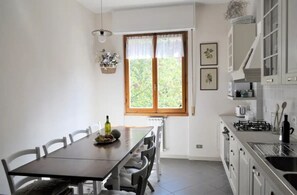 Dining - LARGE & QUIET, Free parking, near city center (Firenze)