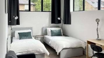 1 bedroom, desk, iron/ironing board, internet