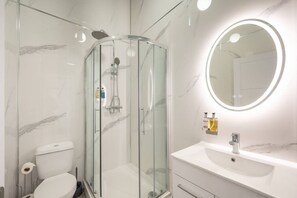 Shower, hair dryer, towels - Sophisticated comfort in London (London)