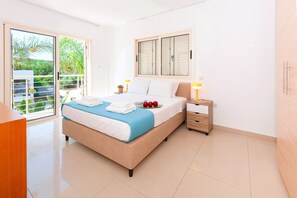 4 slaapkamers, een strijkplank/strijkijzer, wifi, beddengoed