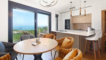 Frigorífic, microones, forn i placa de cuina