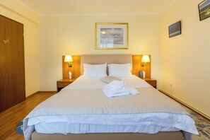 Standard Double Room, Mountain View | Memory-foam beds, free WiFi, bed sheets - Villas Pine And Birch (Brasov)