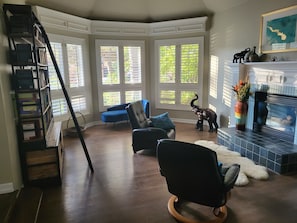 Interior - Beautiful 5BR home on 1 acre in Highlands Ranch perfect for families (Littleton)