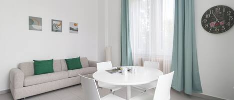 อพาร์ทเมนท์ (1 Bedroom) | ด้านหน้าที่พัก