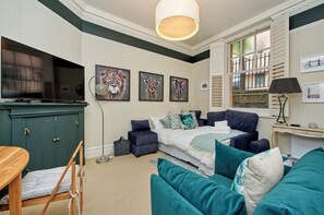 Apartment (1 Bedroom) | In-room dining