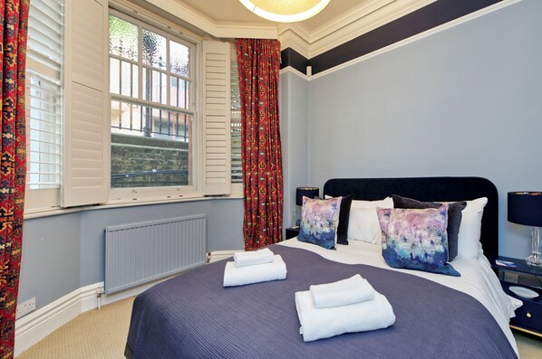 Apartment (1 Bedroom) | 1 bedroom, iron/ironing board, bed sheets