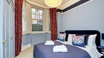 Apartment (1 Bedroom) | 1 bedroom, iron/ironing board, bed sheets