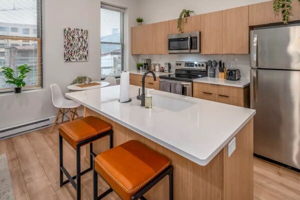 Fridge, microwave, oven, stovetop