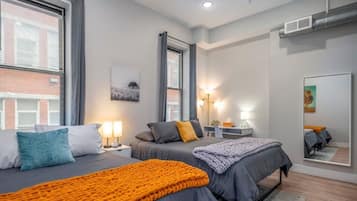 2 chambres, coffres-forts dans les chambres, bureau