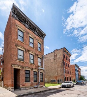 Exterior - OTR by TQL, Findlay Mkt, Wifi, Sleeps 8, 3 Lux Queen Beds, 55in Smart TV, 2nd Fl (Cincinnati)