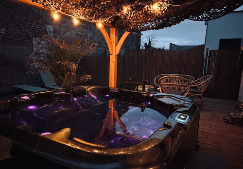 Pura Vida Spa - gîte 4 couchages avec spa privatif - équipement bébé sur demande