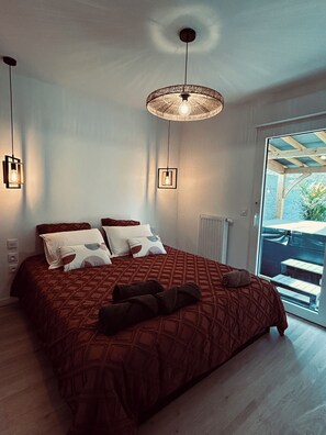 1 bedroom, travel crib, free WiFi, bed sheets
