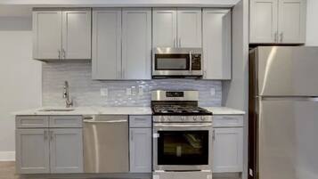 Coffee/tea maker, fridge, microwave, oven