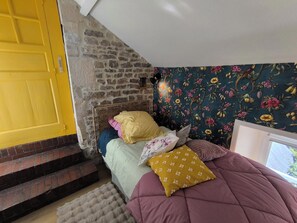 Family Apartment, Courtyard View | 2 bedrooms, in-room safe, blackout drapes, free WiFi - Dodo et tartines The10-12 (Bayeux)