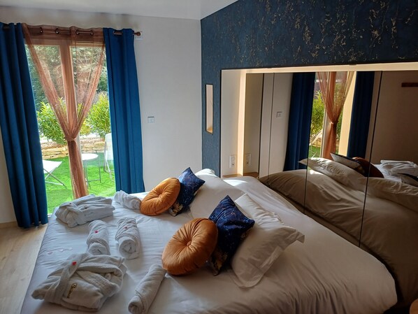 Luxury Studio Suite, 1 King Bed, Hot Tub, Garden View | Egyptian cotton sheets, premium bedding, Select Comfort beds - Belenos (Bligny sur Ouche)