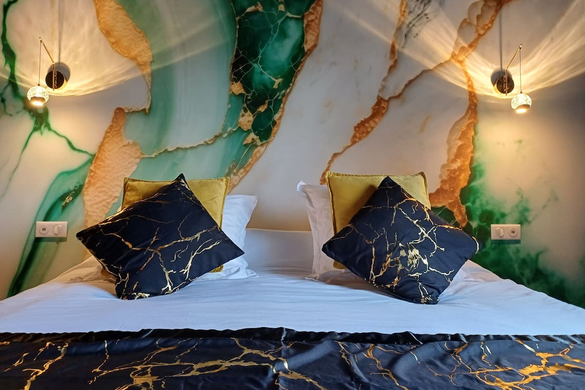 奢華套房, 1 張特大雙人床, 熱水浴缸, 山景 | 埃及棉床單、高級寢具、Select Comfort 床墊、免費嬰兒床