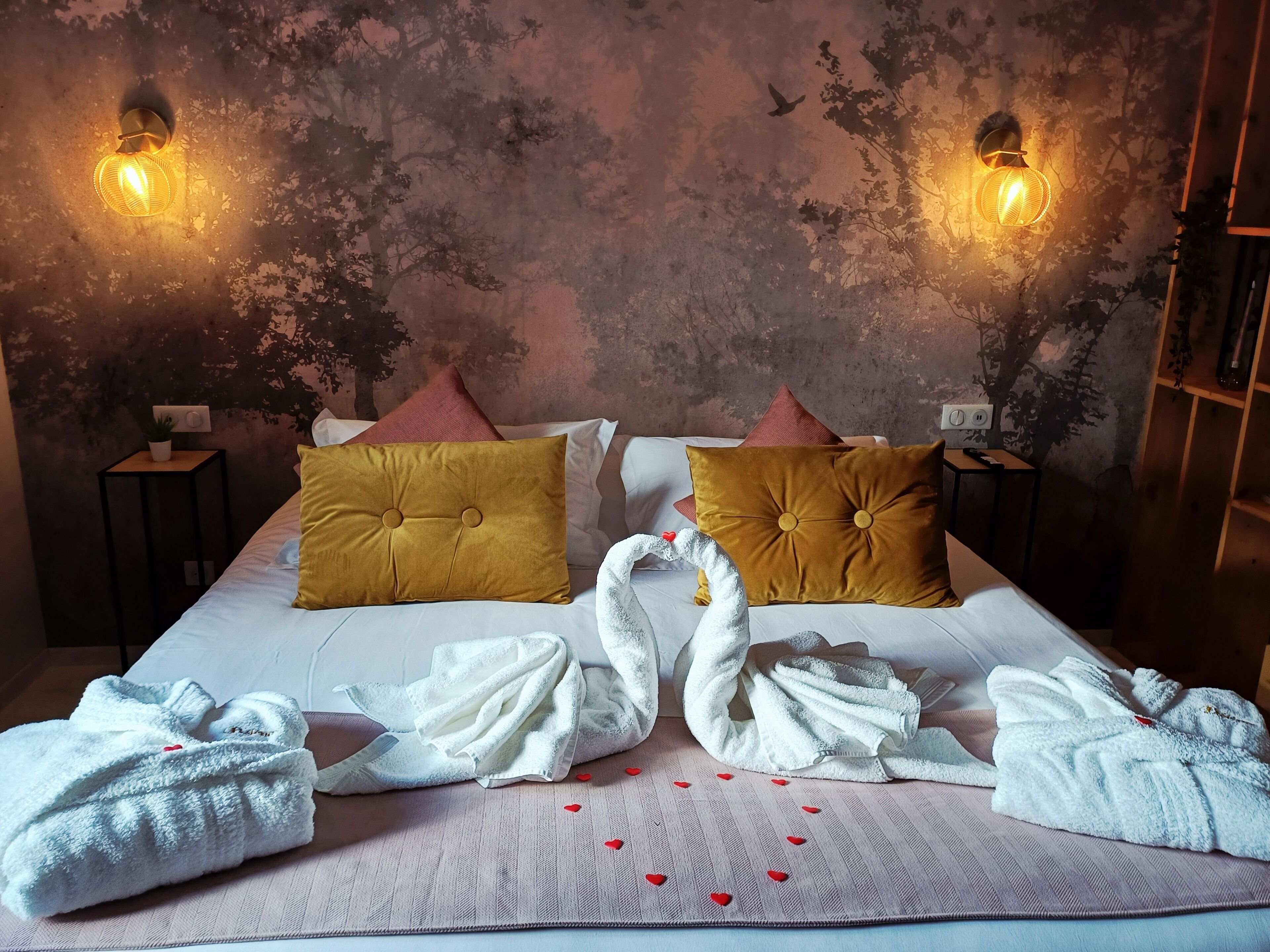 Luksussuite, 1 kingsize-seng, spabadekar, dalutsikt | Sengetøy i egyptisk bomull og sengetøy av topp kvalitet