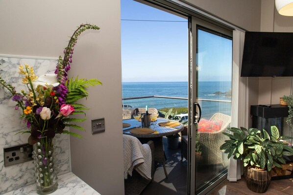 Dining - Y Geraint Beach Apartment, Aberporth (Aberporth)