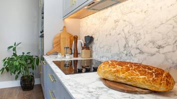 Fridge, oven, dishwasher, toaster