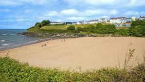 Beach nearby - Gwyn For Beach Apartment, Aberporth (Aberporth)