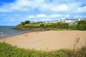 Beach nearby - Gwyn For Beach Apartment, Aberporth (Aberporth)