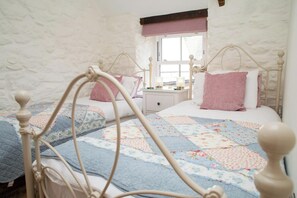 3 bedrooms, free WiFi, bed sheets - Derwen House, Newport (Newport)