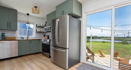 Coral House - Incredible Sunsets + Walk to Beach!