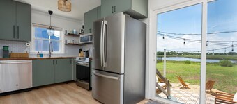 Coral House - Incredible Sunsets + Walk to Beach!