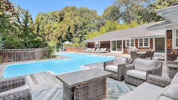 Een verwarmd zwembad