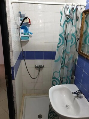 Dusche, Handtücher, Seife, Shampoo