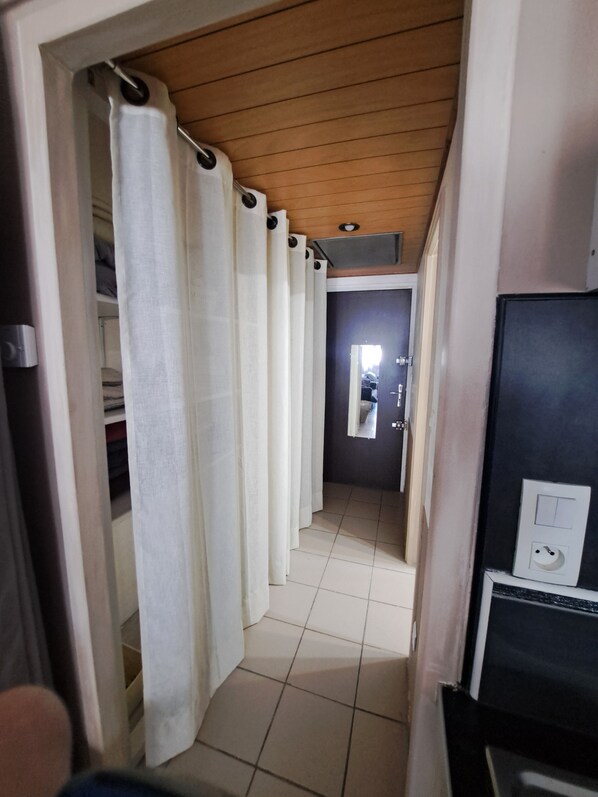 Interior - Charming Studio at the foot of the Cevennes:Ideal location in Alès. (Alès)